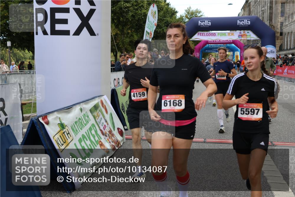 06.09.2026 - CURREX Alsterlauf Strokosch-Dieckow http://msf.ph/oto/10134087 06.09.2026 10:08:02 Ziel 3296, 3666, 3757, 3758, 3915, 3916, 3932, 4159, 4841, 5049, 5256, 5290, 5324, 5597, 6168, 6361, 6395 meine-sportfotos.de