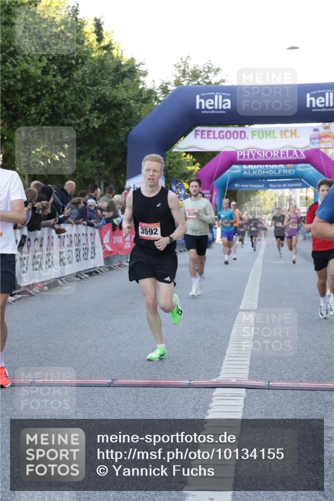 06.09.2026 - CURREX Alsterlauf Yannick Fuchs http://msf.ph/oto/10134155 06.09.2026 09:41:57 Ziel 2319, 2608, 2738, 3592, 4470, 4671, 4854, 4931, 5124, 6375, 8057, 8148 meine-sportfotos.de