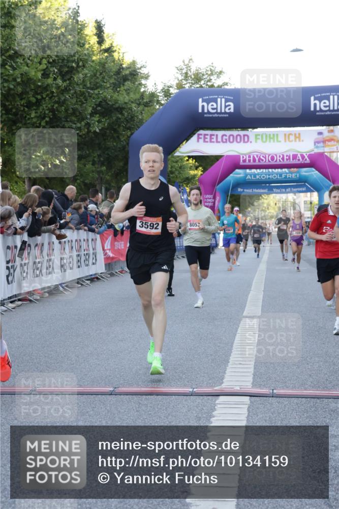 06.09.2026 - CURREX Alsterlauf Yannick Fuchs http://msf.ph/oto/10134159 06.09.2026 09:41:57 Ziel 2319, 2608, 2738, 3592, 4470, 4671, 4854, 4931, 5124, 6375, 8057, 8148 meine-sportfotos.de