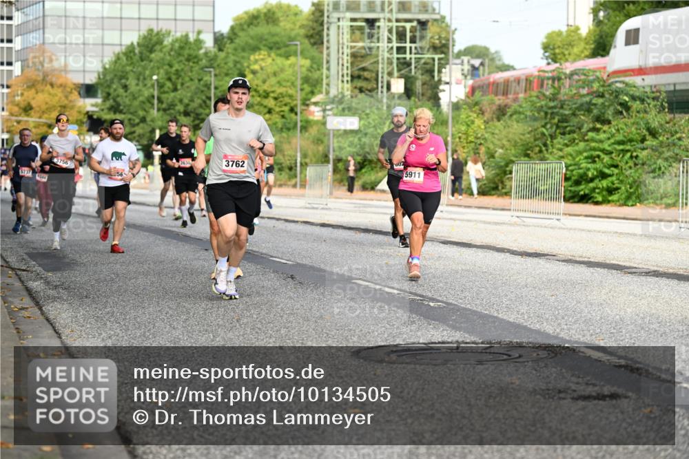 06.09.2026 - CURREX Alsterlauf Dr. Thomas Lammeyer http://msf.ph/oto/10134505 06.09.2026 09:59:53 Laufen 5737, 544, 3756, 3762, 5911, 56 meine-sportfotos.de