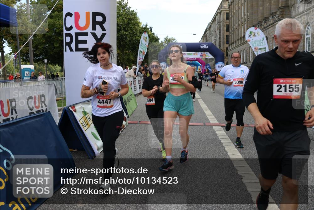 06.09.2026 - CURREX Alsterlauf Strokosch-Dieckow http://msf.ph/oto/10134523 06.09.2026 10:08:27 Ziel 2035, 2080, 2105, 2155, 2440, 2504, 3093, 3352, 3390, 4146, 4247, 4399, 4447, 4476, 5030, 5342, 5502, 5582, 5854, 6230, 6473, 8045, 8297 meine-sportfotos.de