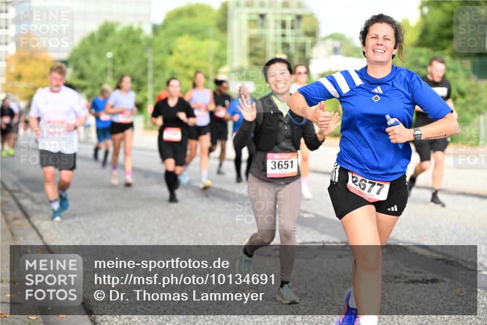 06.09.2026 - CURREX Alsterlauf Dr. Thomas Lammeyer http://msf.ph/oto/10134691 06.09.2026 10:00:09 Laufen 3651, 2677 meine-sportfotos.de