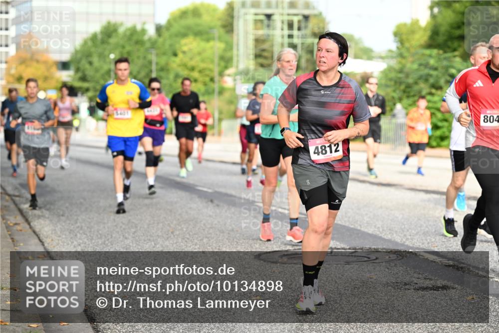 06.09.2026 - CURREX Alsterlauf Dr. Thomas Lammeyer http://msf.ph/oto/10134898 06.09.2026 10:00:35 Laufen 5401, 60, 4812, 804 meine-sportfotos.de