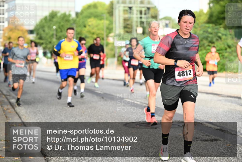 06.09.2026 - CURREX Alsterlauf Dr. Thomas Lammeyer http://msf.ph/oto/10134902 06.09.2026 10:00:35 Laufen 5, 4812 meine-sportfotos.de