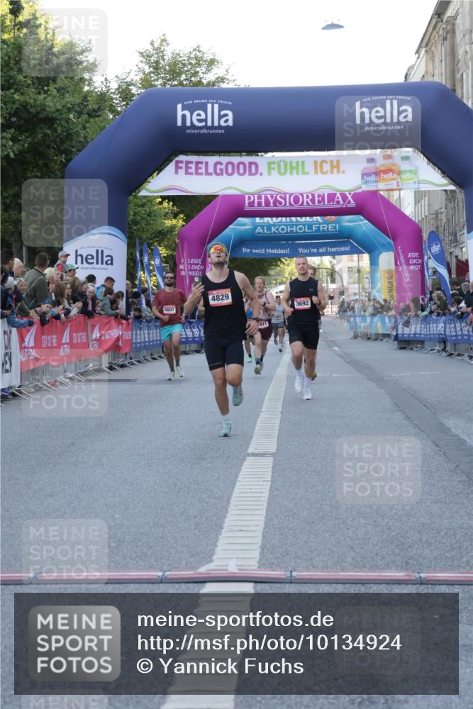 06.09.2026 - CURREX Alsterlauf Yannick Fuchs http://msf.ph/oto/10134924 06.09.2026 09:42:34 Ziel 2248, 3692, 4504, 4829, 5464, 6136, 6472 meine-sportfotos.de