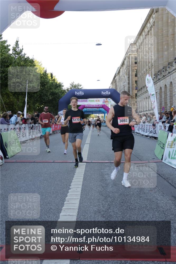 06.09.2026 - CURREX Alsterlauf Yannick Fuchs http://msf.ph/oto/10134984 06.09.2026 09:42:40 Ziel 2729, 3692, 4006, 4607, 4829, 5173, 5811, 6376 meine-sportfotos.de