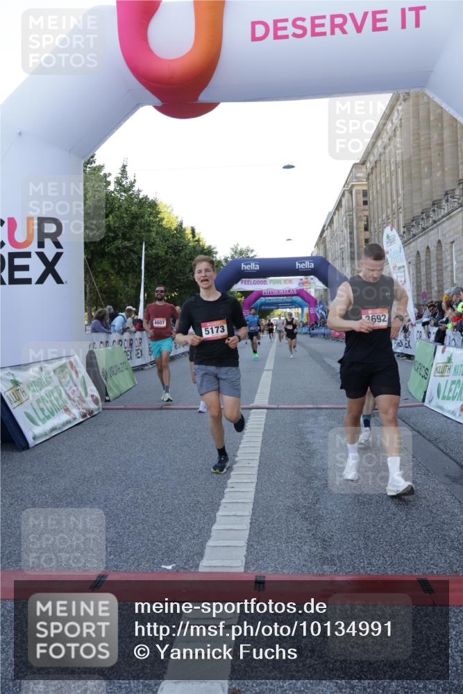 06.09.2026 - CURREX Alsterlauf Yannick Fuchs http://msf.ph/oto/10134991 06.09.2026 09:42:41 Ziel 2729, 3692, 4006, 4607, 4829, 5173, 5811, 6376 meine-sportfotos.de