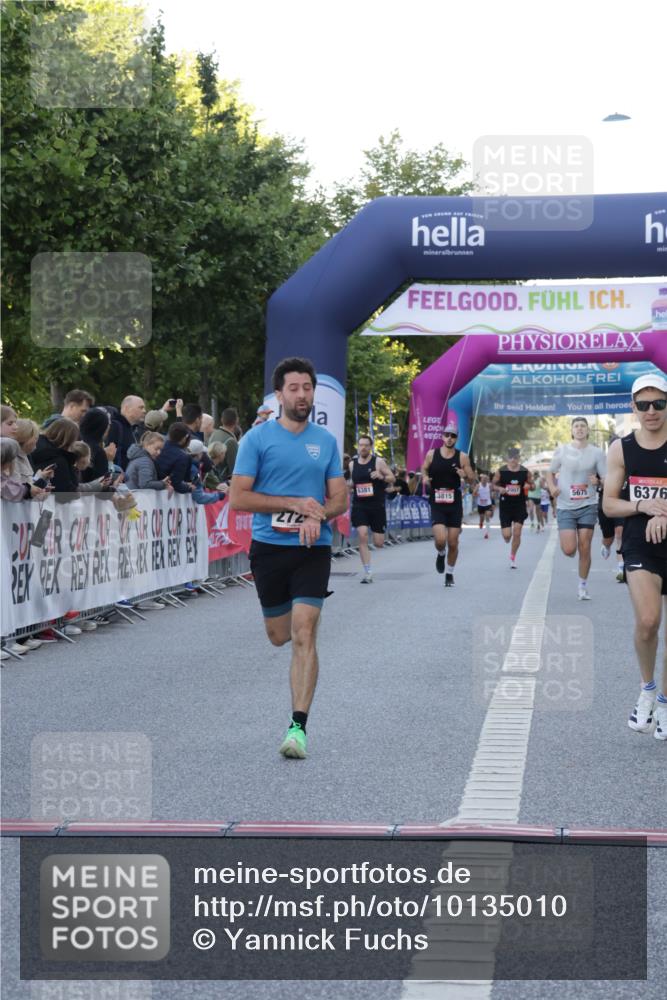 06.09.2026 - CURREX Alsterlauf Yannick Fuchs http://msf.ph/oto/10135010 06.09.2026 09:42:43 Ziel 2729, 3692, 4006, 4607, 4829, 5173, 5675, 5811, 6376 meine-sportfotos.de