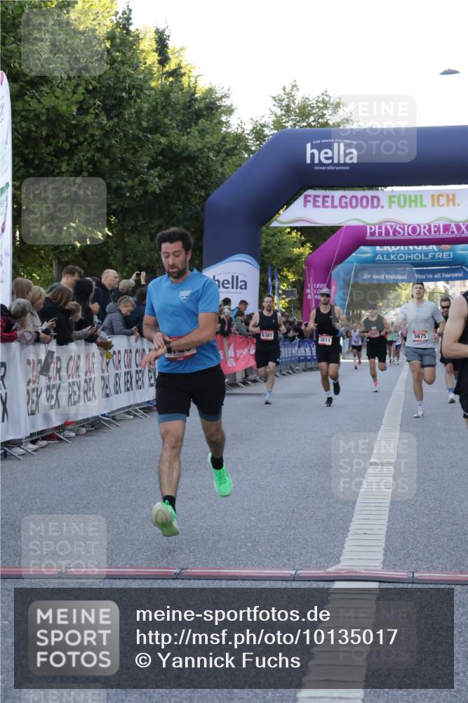 06.09.2026 - CURREX Alsterlauf Yannick Fuchs http://msf.ph/oto/10135017 06.09.2026 09:42:43 Ziel 2729, 3692, 4006, 4607, 4829, 5173, 5675, 5811, 6376 meine-sportfotos.de