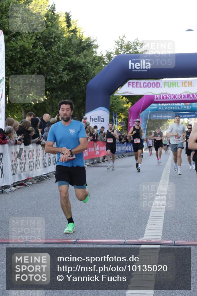 06.09.2026 - CURREX Alsterlauf Yannick Fuchs http://msf.ph/oto/10135020 06.09.2026 09:42:44 Ziel 2729, 3110, 3692, 3815, 4006, 4607, 4829, 5173, 5675, 5811, 6376, 6381 meine-sportfotos.de