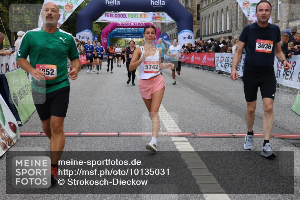 06.09.2026 - CURREX Alsterlauf Strokosch-Dieckow http://msf.ph/oto/10135031 06.09.2026 10:08:59 Ziel 2679, 2681, 2777, 3036, 4274, 4738, 5125, 5132, 5252, 5742, 6116, 6488, 8055 meine-sportfotos.de