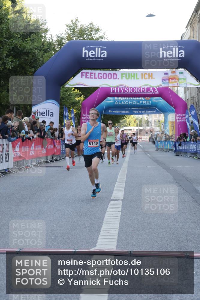 06.09.2026 - CURREX Alsterlauf Yannick Fuchs http://msf.ph/oto/10135106 06.09.2026 09:42:53 Ziel 2007, 3110, 3815, 5675, 6140, 6381 meine-sportfotos.de