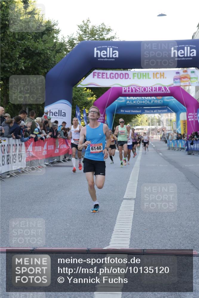 06.09.2026 - CURREX Alsterlauf Yannick Fuchs http://msf.ph/oto/10135120 06.09.2026 09:42:54 Ziel 2007, 2715, 3110, 3815, 5675, 6140, 6381 meine-sportfotos.de