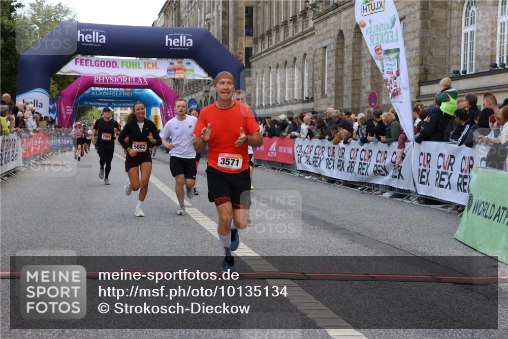06.09.2026 - CURREX Alsterlauf Strokosch-Dieckow http://msf.ph/oto/10135134 06.09.2026 09:56:15 Ziel 2085, 2171, 2548, 3486, 3571, 4111, 4365, 4715, 5085, 5095, 5206, 5682, 6170, 6416, 6441, 8105, 8170 meine-sportfotos.de