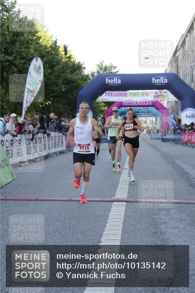 06.09.2026 - CURREX Alsterlauf Yannick Fuchs http://msf.ph/oto/10135142 06.09.2026 09:42:58 Ziel 2007, 2715, 3361, 5950, 6140, 6421, 8321 meine-sportfotos.de