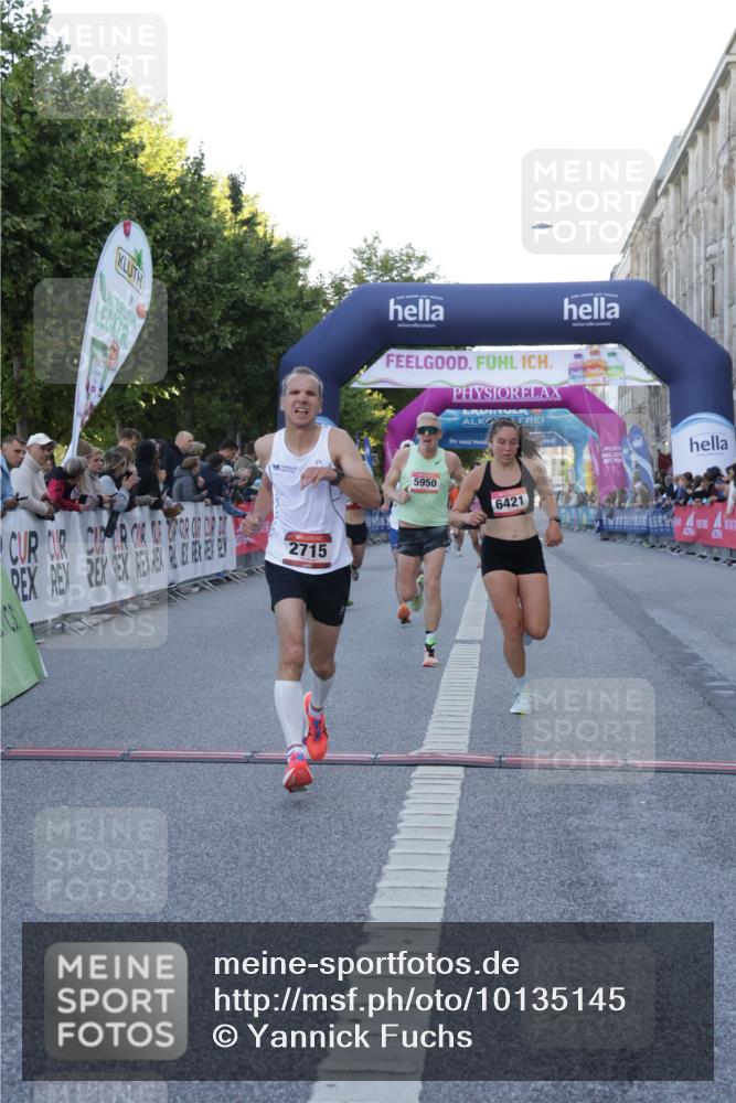 06.09.2026 - CURREX Alsterlauf Yannick Fuchs http://msf.ph/oto/10135145 06.09.2026 09:42:59 Ziel 2715, 3361, 5950, 6140, 6421, 8321 meine-sportfotos.de