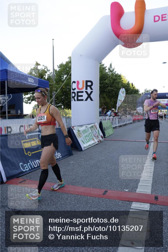 06.09.2026 - CURREX Alsterlauf Yannick Fuchs http://msf.ph/oto/10135207 06.09.2026 09:43:05 Ziel 2715, 3361, 3753, 5325, 5950, 6221, 6421, 8321 meine-sportfotos.de