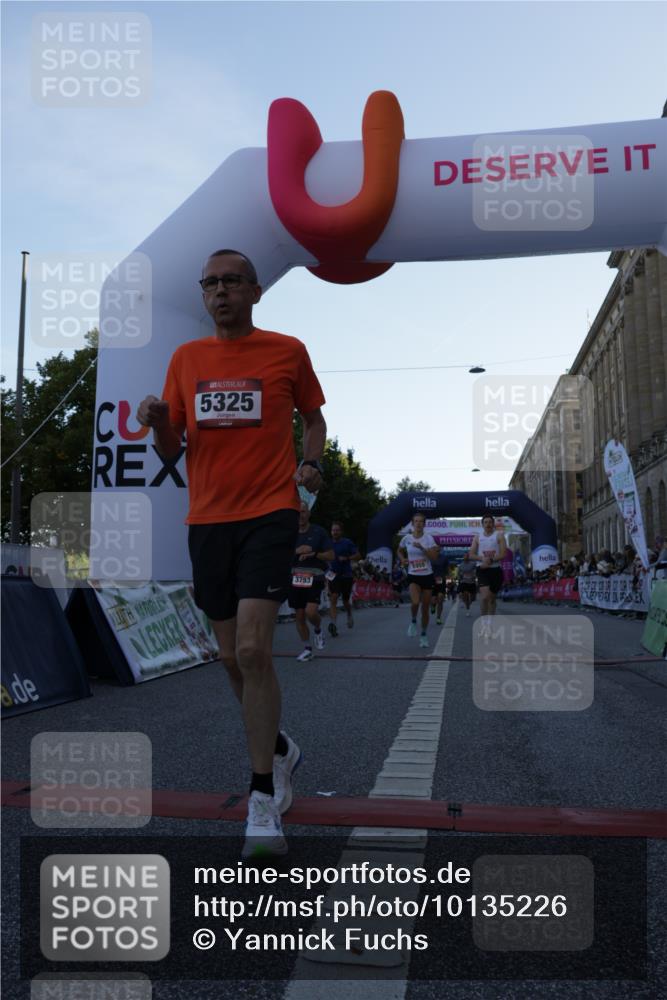 06.09.2026 - CURREX Alsterlauf Yannick Fuchs http://msf.ph/oto/10135226 06.09.2026 09:43:09 Ziel 2907, 3361, 3572, 3753, 5325, 5955, 5963, 6002, 6221, 8233, 8321, 8330 meine-sportfotos.de