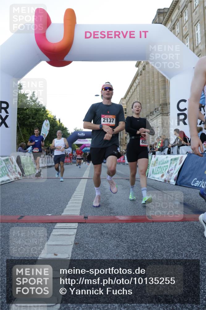 06.09.2026 - CURREX Alsterlauf Yannick Fuchs http://msf.ph/oto/10135255 06.09.2026 09:43:15 Ziel 2137, 2907, 3366, 3572, 3753, 5325, 5649, 5776, 5904, 5952, 5955, 5963, 6002, 8233, 8330 meine-sportfotos.de