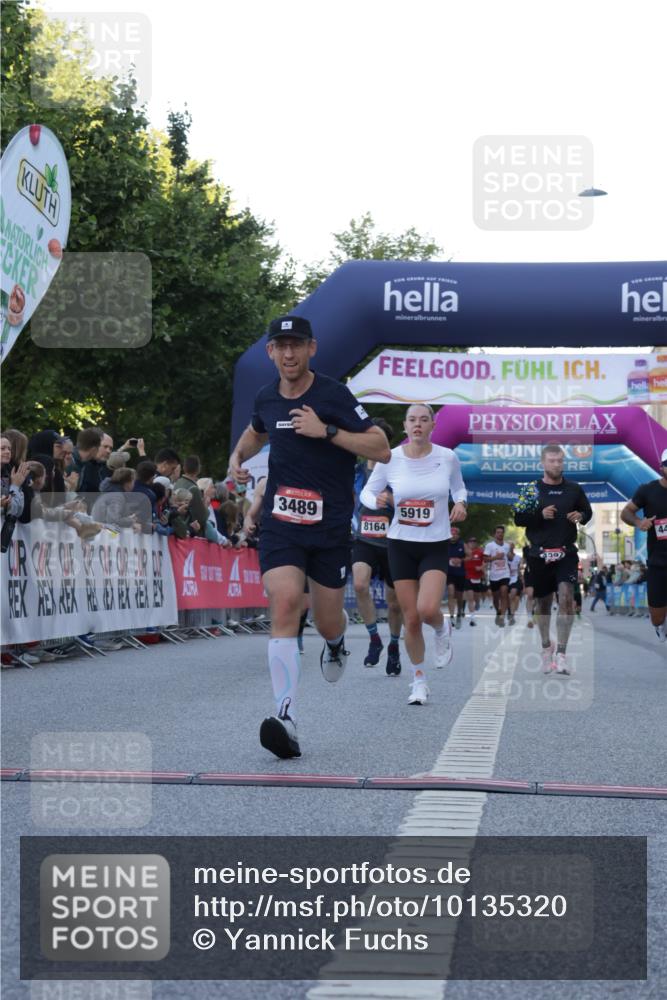 06.09.2026 - CURREX Alsterlauf Yannick Fuchs http://msf.ph/oto/10135320 06.09.2026 09:43:23 Ziel 3366, 3489, 4016, 4397, 4443, 4505, 4988, 5649, 5776, 5919, 5952, 6104, 6192, 6267, 6326, 8164 meine-sportfotos.de