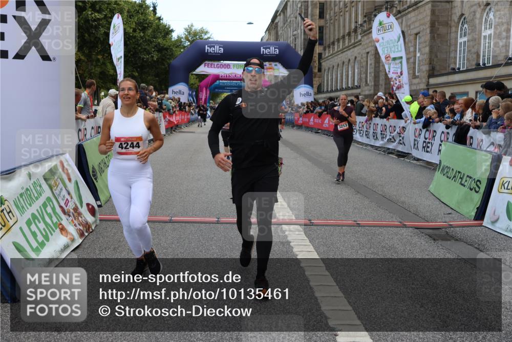 06.09.2026 - CURREX Alsterlauf Strokosch-Dieckow http://msf.ph/oto/10135461 06.09.2026 10:10:01 Ziel 2467, 3163, 3213, 3326, 4242, 4244, 4507, 5733 meine-sportfotos.de
