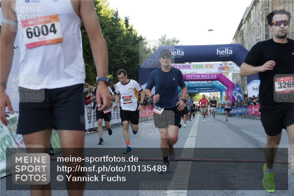 06.09.2026 - CURREX Alsterlauf Yannick Fuchs http://msf.ph/oto/10135489 06.09.2026 09:43:58 Ziel 2198, 3269, 3646, 3905, 3960, 5062, 5348, 6004, 6060, 6102 meine-sportfotos.de
