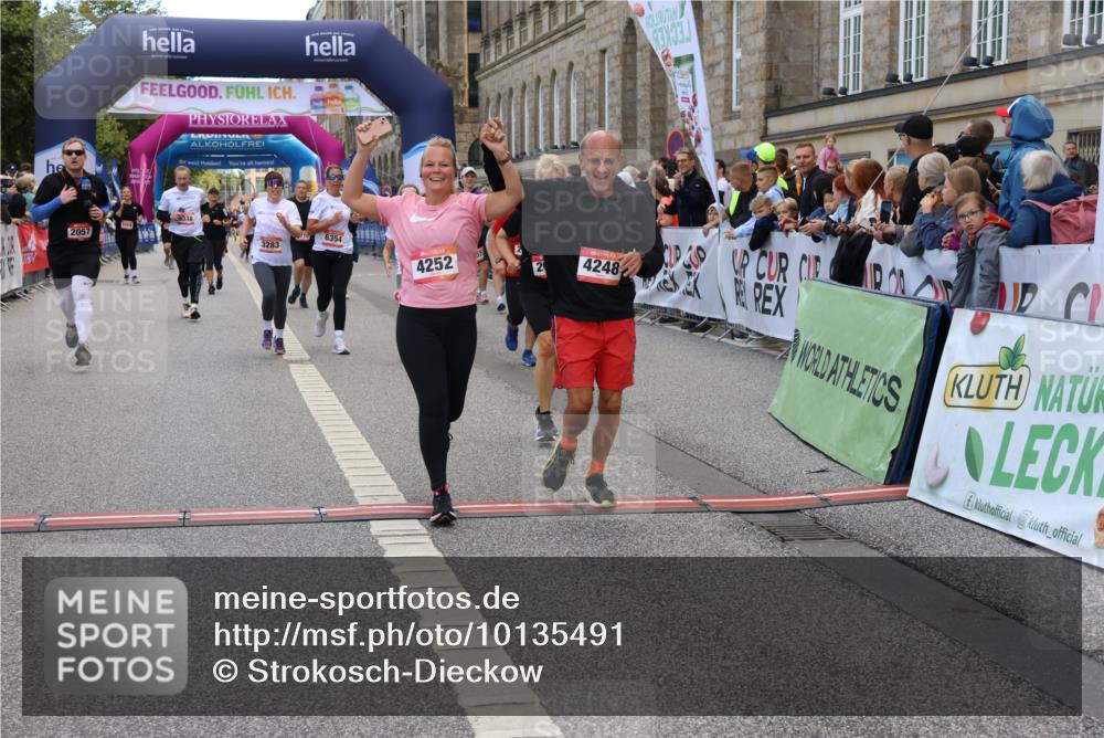 06.09.2026 - CURREX Alsterlauf Strokosch-Dieckow http://msf.ph/oto/10135491 06.09.2026 10:10:08 Ziel 2057, 2607, 2634, 3213, 3277, 3283, 4195, 4246, 4248, 4252, 4507, 4710, 6338, 6354, 8072, 8115, 8149 meine-sportfotos.de