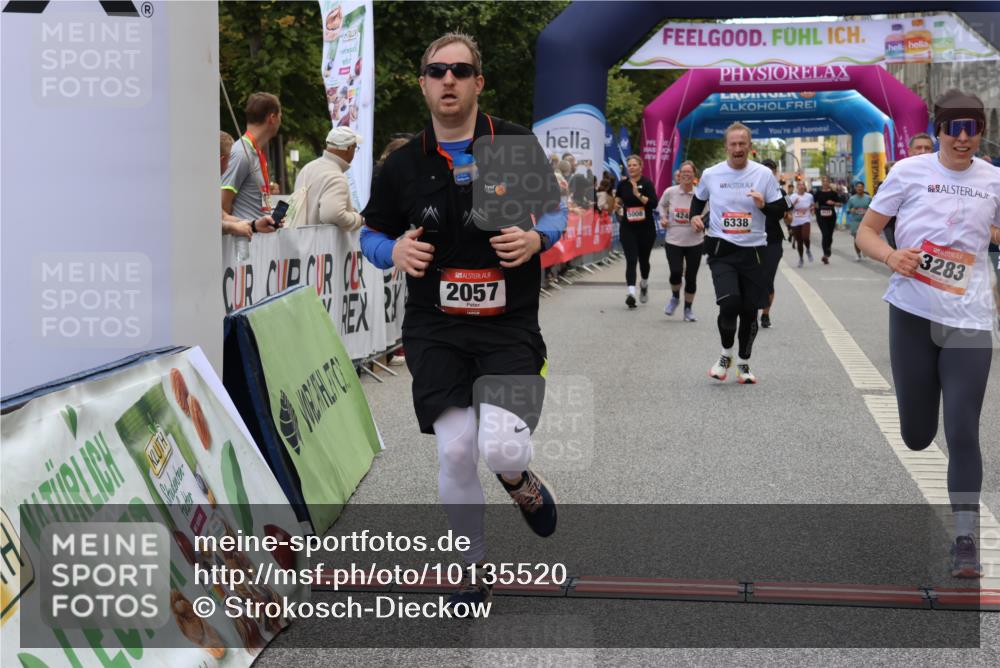 06.09.2026 - CURREX Alsterlauf Strokosch-Dieckow http://msf.ph/oto/10135520 06.09.2026 10:10:10 Ziel 2057, 2607, 2634, 2747, 3277, 3283, 4195, 4246, 4248, 4252, 4507, 4710, 5008, 6338, 6354, 8072, 8115, 8149, 8241 meine-sportfotos.de