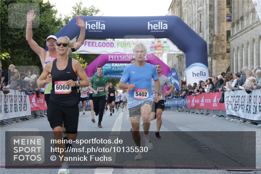 06.09.2026 - CURREX Alsterlauf Yannick Fuchs http://msf.ph/oto/10135530 06.09.2026 09:44:02 Ziel 2198, 3269, 3905, 3960, 3994, 4277, 4893, 5062, 5168, 5402, 5606, 6004, 6060, 6102 meine-sportfotos.de