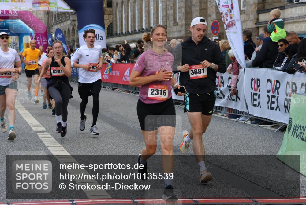 06.09.2026 - CURREX Alsterlauf Strokosch-Dieckow http://msf.ph/oto/10135539 06.09.2026 09:57:26 Ziel 2316, 2900, 2966, 3236, 3673, 3881, 3914, 3978, 4641, 4859, 5345, 5398, 5463, 5510, 5978, 6119, 6279, 8029, 8093, 8198, 8281 meine-sportfotos.de