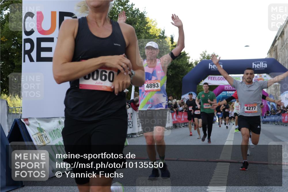 06.09.2026 - CURREX Alsterlauf Yannick Fuchs http://msf.ph/oto/10135550 06.09.2026 09:44:04 Ziel 2139, 2250, 2723, 3269, 3702, 3905, 3994, 4277, 4893, 5062, 5168, 5402, 5606, 6060, 6102 meine-sportfotos.de