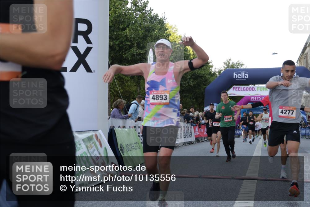 06.09.2026 - CURREX Alsterlauf Yannick Fuchs http://msf.ph/oto/10135556 06.09.2026 09:44:04 Ziel 2139, 2250, 2723, 3269, 3702, 3905, 3994, 4277, 4893, 5062, 5168, 5402, 5606, 6060, 6102 meine-sportfotos.de