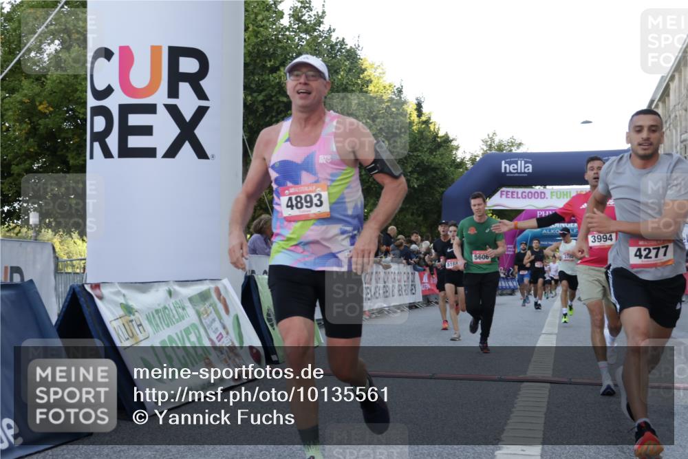06.09.2026 - CURREX Alsterlauf Yannick Fuchs http://msf.ph/oto/10135561 06.09.2026 09:44:05 Ziel 2139, 2250, 2723, 3269, 3702, 3905, 3994, 4157, 4277, 4893, 5062, 5168, 5402, 5606, 6060, 6102 meine-sportfotos.de