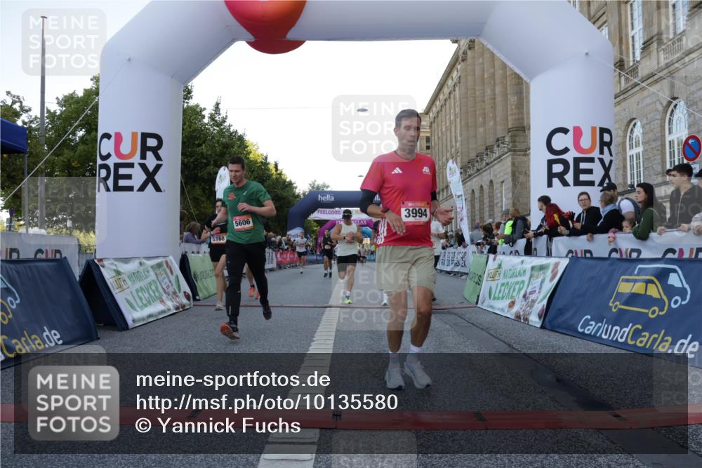 06.09.2026 - CURREX Alsterlauf Yannick Fuchs http://msf.ph/oto/10135580 06.09.2026 09:44:06 Ziel 2139, 2250, 2723, 3702, 3905, 3994, 4157, 4277, 4893, 5062, 5114, 5168, 5402, 5606, 6060, 6102, 8328 meine-sportfotos.de