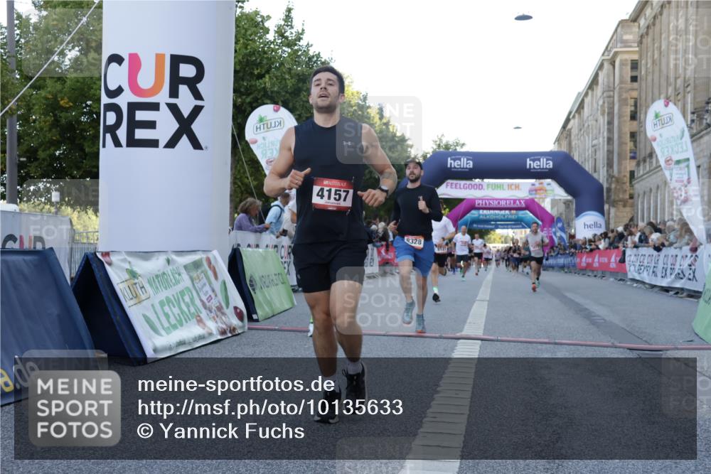 06.09.2026 - CURREX Alsterlauf Yannick Fuchs http://msf.ph/oto/10135633 06.09.2026 09:44:10 Ziel 2139, 2250, 2723, 3010, 3702, 3994, 4157, 4277, 4893, 5114, 5168, 5402, 5530, 5606, 6060, 8127, 8328 meine-sportfotos.de