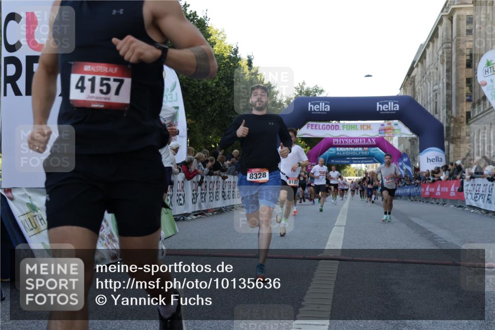 06.09.2026 - CURREX Alsterlauf Yannick Fuchs http://msf.ph/oto/10135636 06.09.2026 09:44:11 Ziel 2139, 2250, 2699, 2723, 3010, 3702, 3994, 4157, 4277, 4893, 5114, 5168, 5402, 5530, 5606, 8127, 8328 meine-sportfotos.de