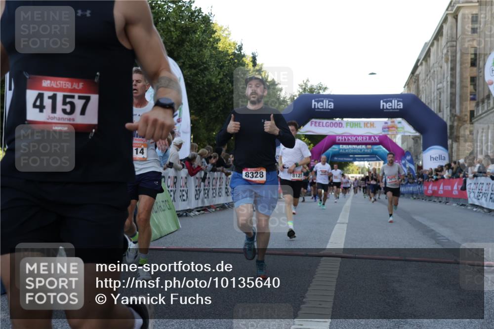 06.09.2026 - CURREX Alsterlauf Yannick Fuchs http://msf.ph/oto/10135640 06.09.2026 09:44:11 Ziel 2139, 2250, 2699, 2723, 3010, 3702, 3994, 4157, 4277, 4893, 5114, 5168, 5402, 5530, 5606, 8127, 8328 meine-sportfotos.de