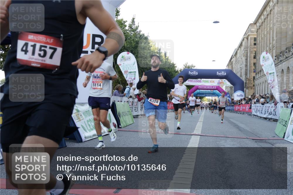 06.09.2026 - CURREX Alsterlauf Yannick Fuchs http://msf.ph/oto/10135646 06.09.2026 09:44:11 Ziel 2139, 2250, 2699, 2723, 3010, 3702, 3994, 4157, 4277, 4893, 5114, 5168, 5402, 5530, 5606, 8127, 8328 meine-sportfotos.de