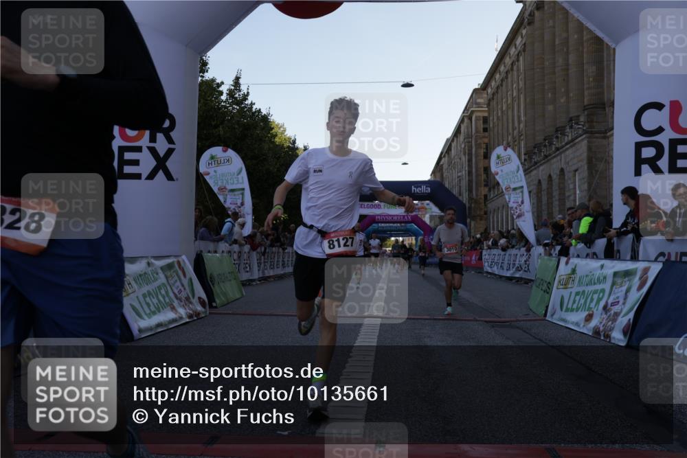 06.09.2026 - CURREX Alsterlauf Yannick Fuchs http://msf.ph/oto/10135661 06.09.2026 09:44:13 Ziel 2139, 2250, 2699, 2723, 3010, 3702, 3994, 4157, 4838, 5114, 5168, 5530, 5606, 8127, 8328 meine-sportfotos.de