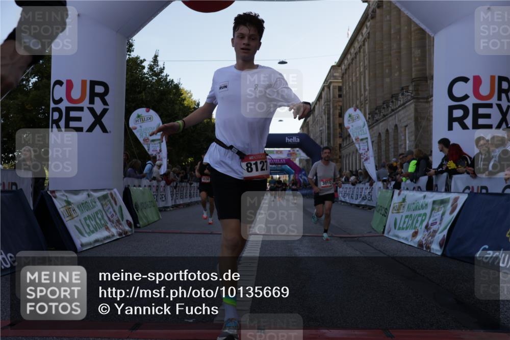 06.09.2026 - CURREX Alsterlauf Yannick Fuchs http://msf.ph/oto/10135669 06.09.2026 09:44:13 Ziel 2139, 2250, 2699, 2723, 3010, 3702, 3994, 4157, 4838, 5114, 5168, 5530, 5606, 8127, 8328 meine-sportfotos.de