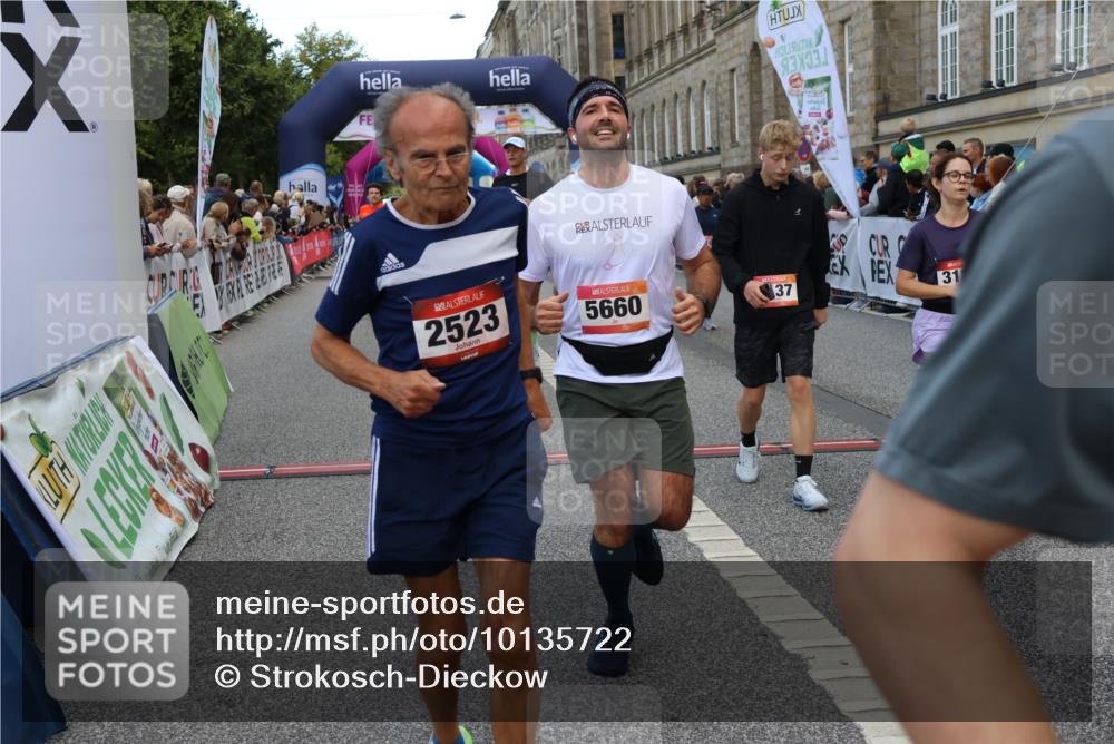 06.09.2026 - CURREX Alsterlauf Strokosch-Dieckow http://msf.ph/oto/10135722 06.09.2026 09:57:48 Ziel 2237, 2288, 2523, 2538, 2663, 2672, 2877, 2932, 2950, 3122, 4334, 4691, 4950, 5111, 5247, 5660, 5736, 5790, 6108, 6137, 6239, 6318, 8231, 8307 meine-sportfotos.de