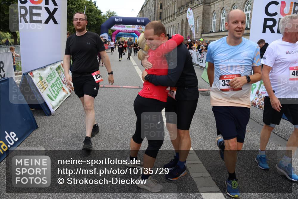 06.09.2026 - CURREX Alsterlauf Strokosch-Dieckow http://msf.ph/oto/10135729 06.09.2026 10:10:48 Ziel 2058, 2365, 2589, 2734, 3345, 3348, 3649, 3840, 3930, 4077, 4167, 4211, 4238, 4697, 4959, 6434 meine-sportfotos.de