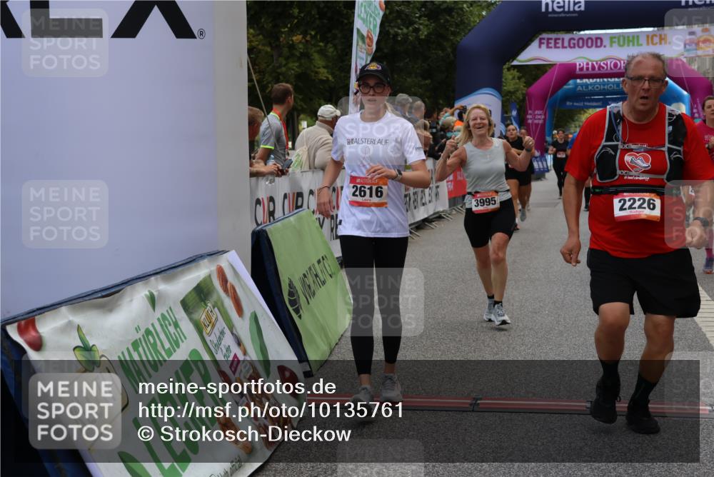 06.09.2026 - CURREX Alsterlauf Strokosch-Dieckow http://msf.ph/oto/10135761 06.09.2026 10:10:55 Ziel 2226, 2312, 2365, 2417, 2427, 2552, 2566, 2616, 2732, 2734, 2982, 3348, 3685, 3687, 3840, 3995, 5141, 5142, 5898, 6088, 6434 meine-sportfotos.de