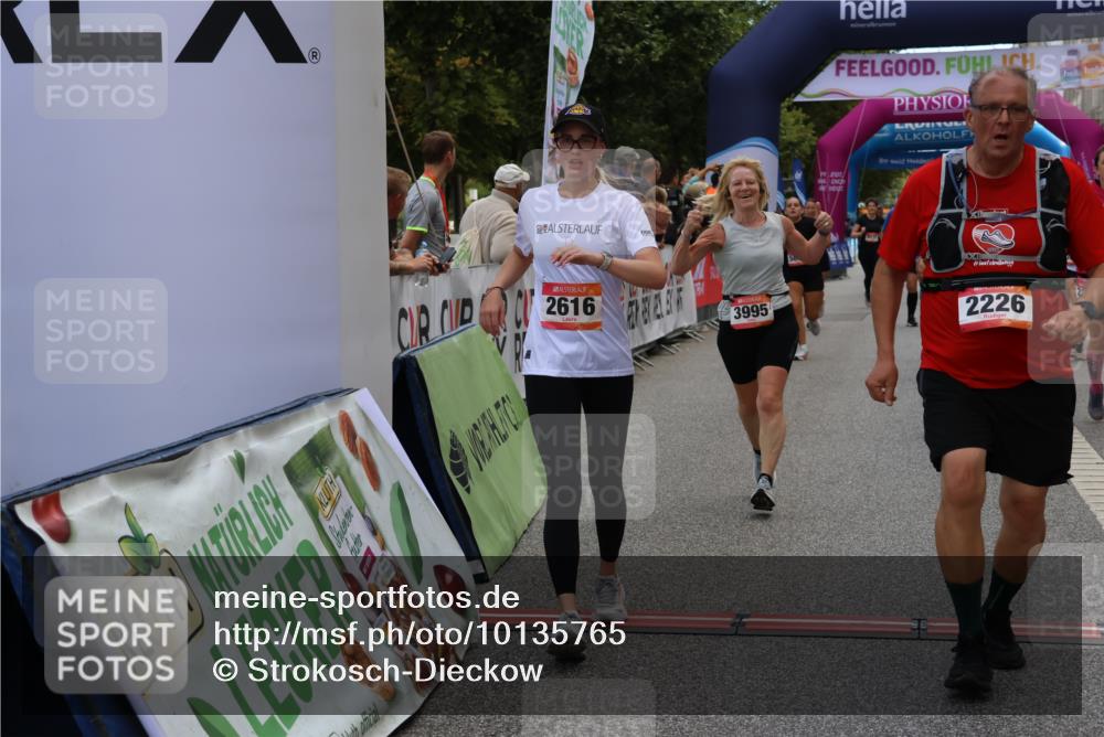 06.09.2026 - CURREX Alsterlauf Strokosch-Dieckow http://msf.ph/oto/10135765 06.09.2026 10:10:55 Ziel 2226, 2312, 2365, 2417, 2427, 2552, 2566, 2616, 2732, 2734, 2982, 3348, 3685, 3687, 3840, 3995, 5141, 5142, 5898, 6088, 6434 meine-sportfotos.de