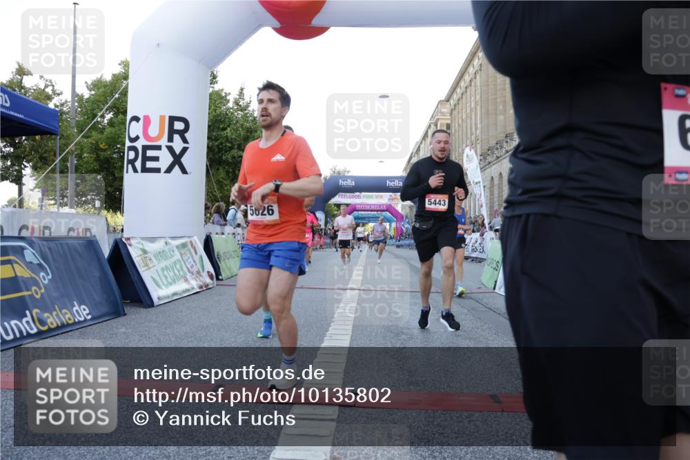 06.09.2026 - CURREX Alsterlauf Yannick Fuchs http://msf.ph/oto/10135802 06.09.2026 09:44:23 Ziel 2186, 2699, 3331, 3355, 3564, 3717, 4187, 4838, 4862, 4928, 5443, 5477, 5626, 5710, 5722, 5974, 6047, 6484, 6485, 6486, 8302 meine-sportfotos.de
