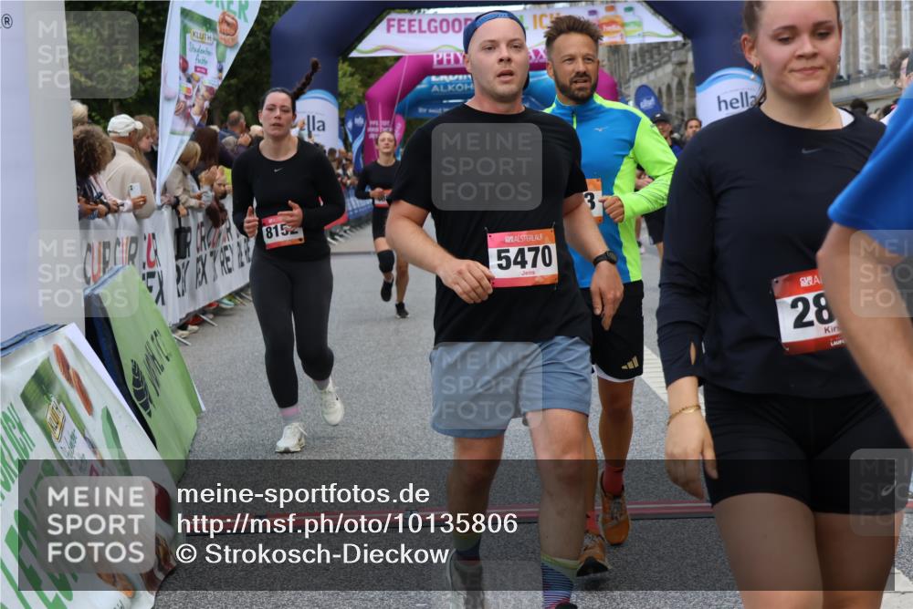 06.09.2026 - CURREX Alsterlauf Strokosch-Dieckow http://msf.ph/oto/10135806 06.09.2026 09:58:03 Ziel 2875, 2965, 3075, 3307, 3369, 3403, 3497, 3743, 3744, 3841, 3923, 4327, 4864, 5470, 5518, 5548, 5707, 5916, 6153, 8066, 8152, 8229, 8311 meine-sportfotos.de