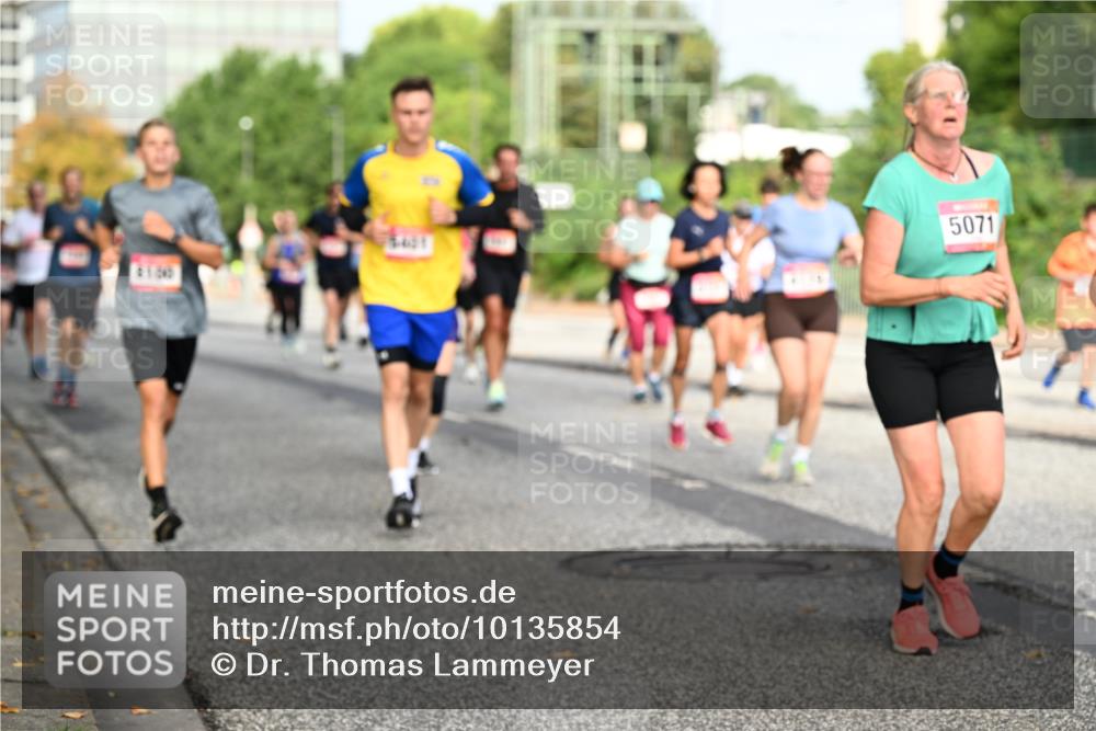 06.09.2026 - CURREX Alsterlauf Dr. Thomas Lammeyer http://msf.ph/oto/10135854 06.09.2026 10:00:36 Laufen 5071 meine-sportfotos.de