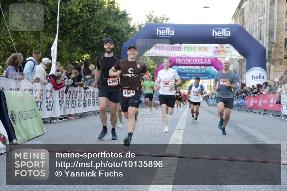 06.09.2026 - CURREX Alsterlauf Yannick Fuchs http://msf.ph/oto/10135896 06.09.2026 09:44:29 Ziel 2894, 3355, 3545, 3717, 4187, 4203, 4669, 4862, 5271, 5443, 5477, 5626, 5710, 5864, 5974, 6047, 6366, 8097 meine-sportfotos.de
