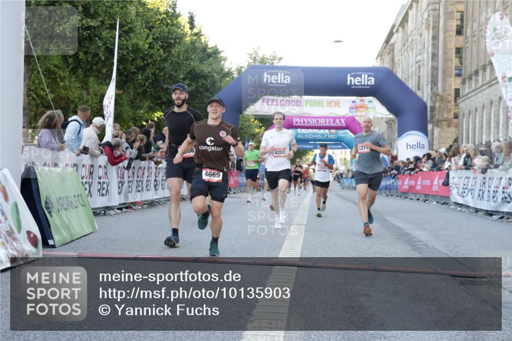 06.09.2026 - CURREX Alsterlauf Yannick Fuchs http://msf.ph/oto/10135903 06.09.2026 09:44:29 Ziel 2894, 3355, 3545, 3717, 4187, 4203, 4669, 4862, 5271, 5443, 5477, 5626, 5710, 5864, 5974, 6047, 6366, 8097 meine-sportfotos.de
