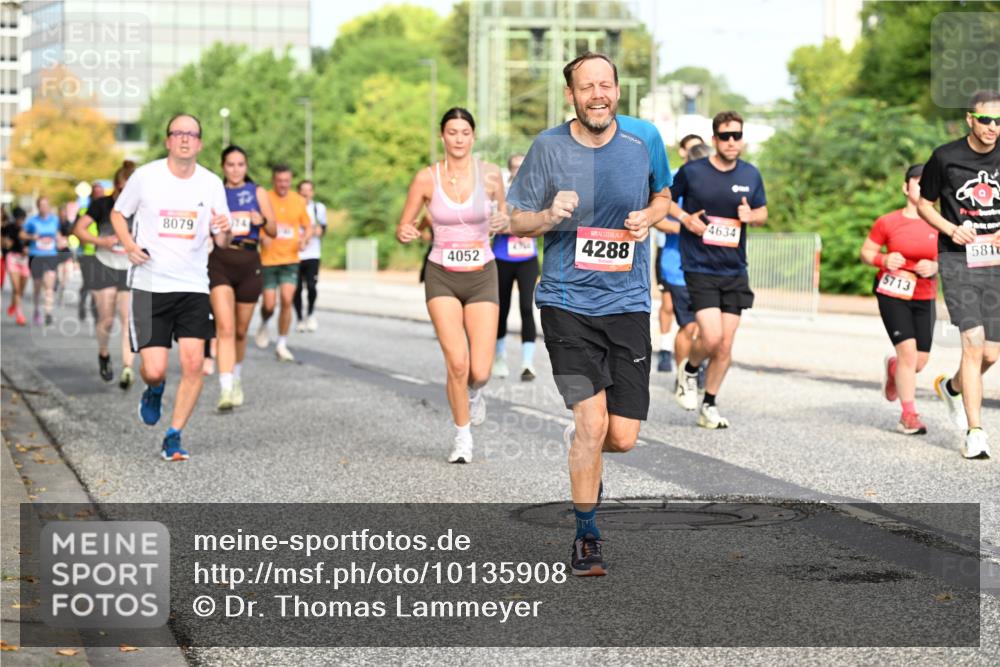 06.09.2026 - CURREX Alsterlauf Dr. Thomas Lammeyer http://msf.ph/oto/10135908 06.09.2026 10:00:41 Laufen 8079, 4052, 4288, 4634, 5713, 581 meine-sportfotos.de